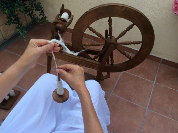 Hilandia -hilando- con- huso Hilando con huso