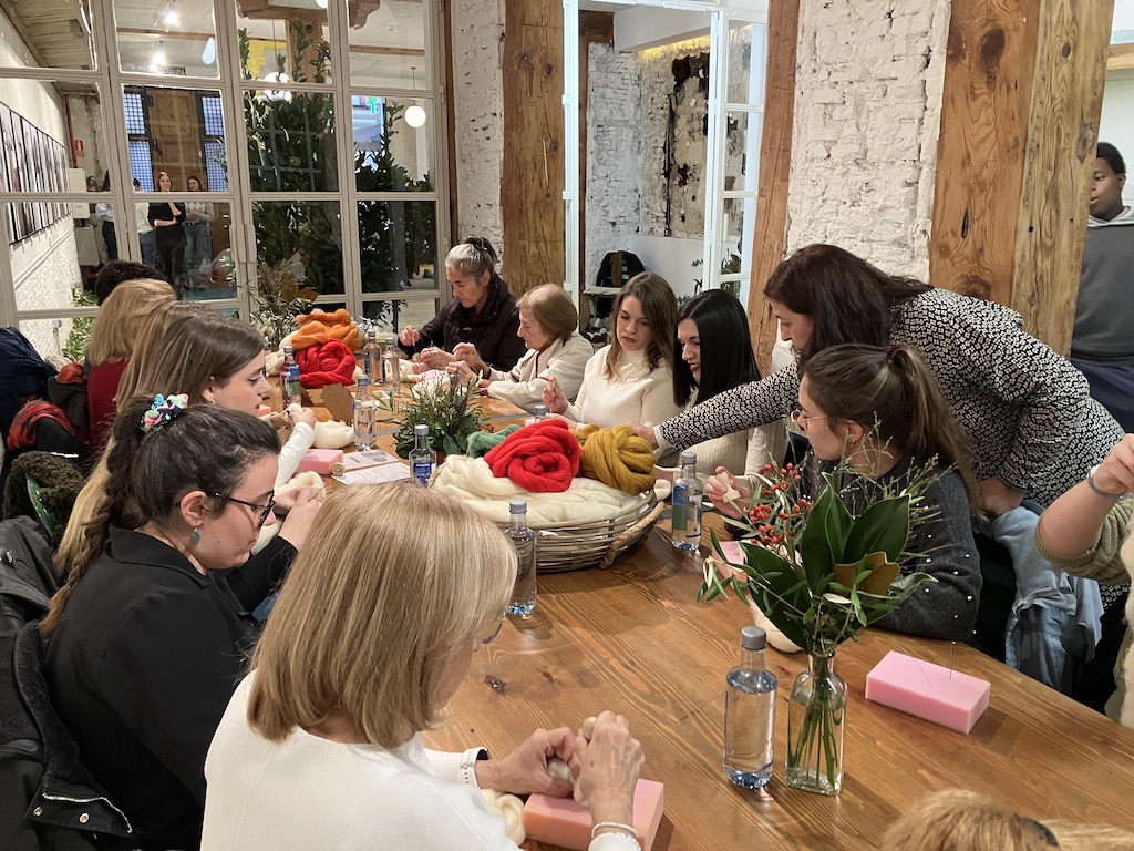 mesa bolas de navidad