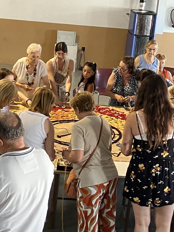 grupo cosiendo Adanero se teje